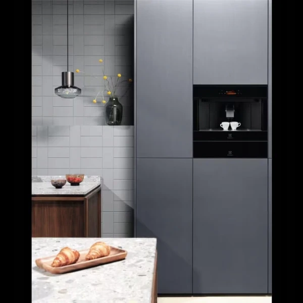 Ekspres ciśnieniowy do zabudowy Electrolux EBC85H